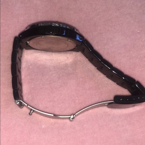 Black ceramic style Guess watch with baguettes - Picture 2 of 3